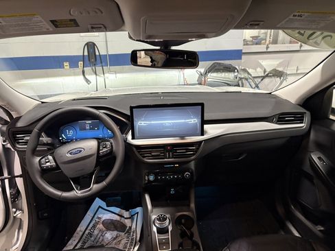 Used 2023 Ford Escape Platinum w/ Premium Technology Package image 12