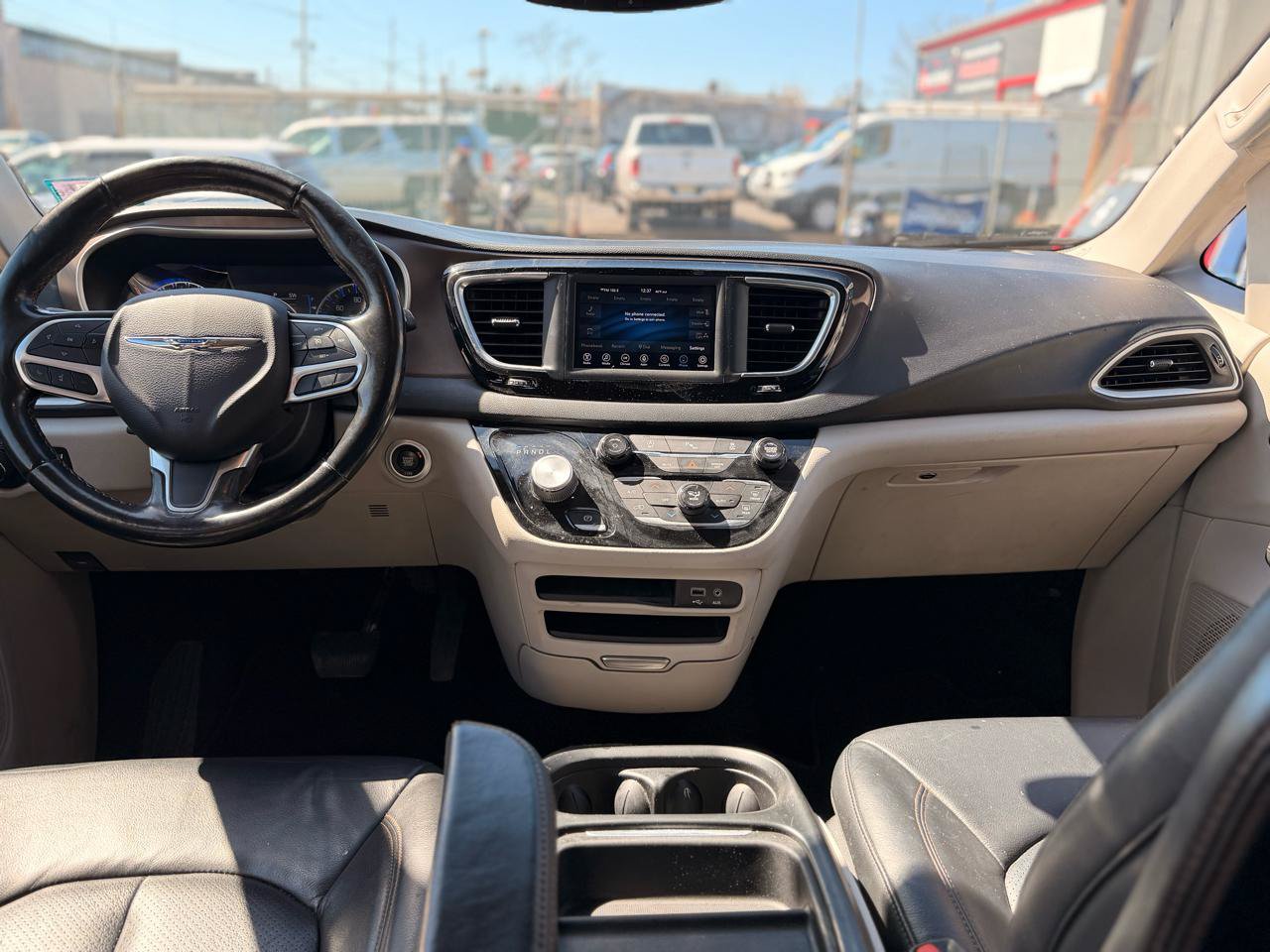 Used 2019 Chrysler Pacifica Touring-L FWD image 17