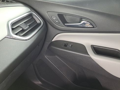 Used 2020 Chevrolet Equinox LS w/ LS Convenience Package image 31