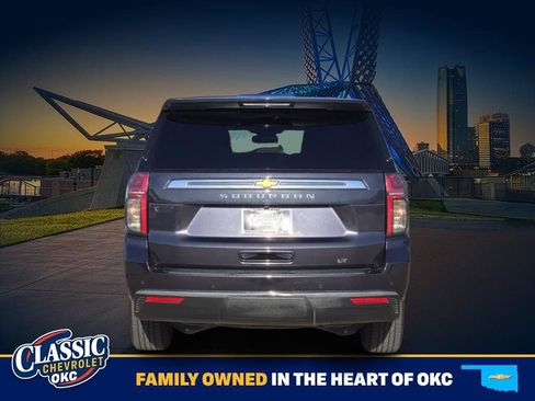 Used 2023 Chevrolet Suburban LT image 6