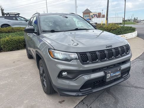 Used 2023 Jeep Compass Altitude w/ Convenience Group AWD/4WD image 4