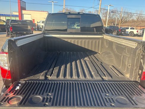 Used 2017 Nissan Titan SL image 27