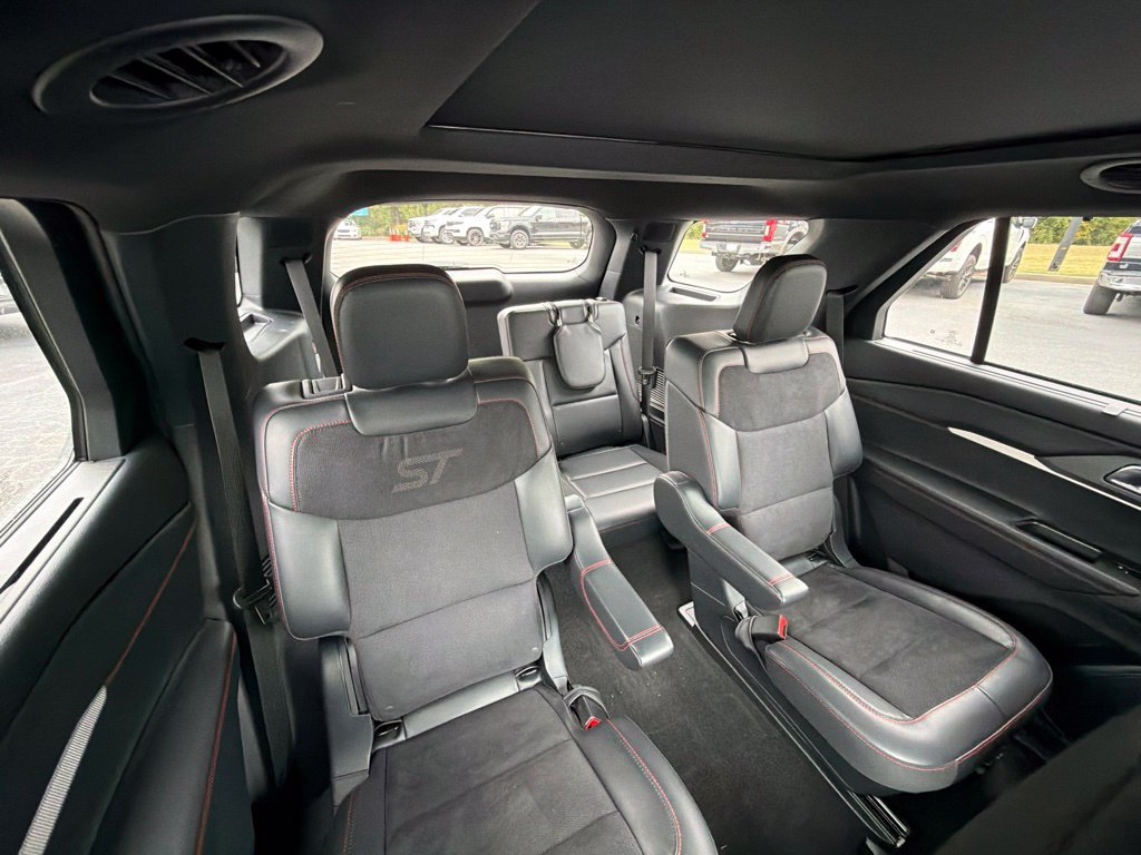 Used 2025 Ford Explorer ST AWD/4WD image 17