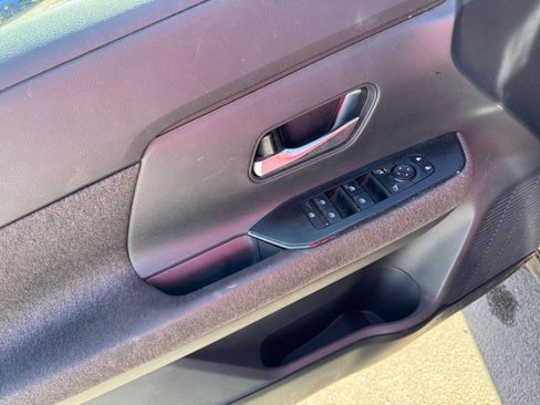 Used 2025 Nissan Kicks SV image 11