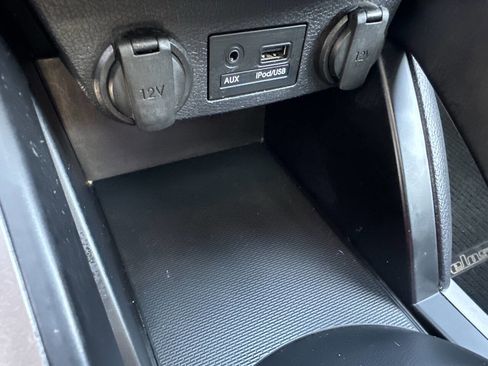 Used 2013 Hyundai Veloster w/ Style Pkg image 23