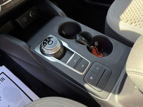 Used 2020 Ford Escape SE image 28