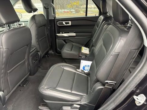 Used 2022 Ford Explorer XLT w/ Equipment Group 202A image 18