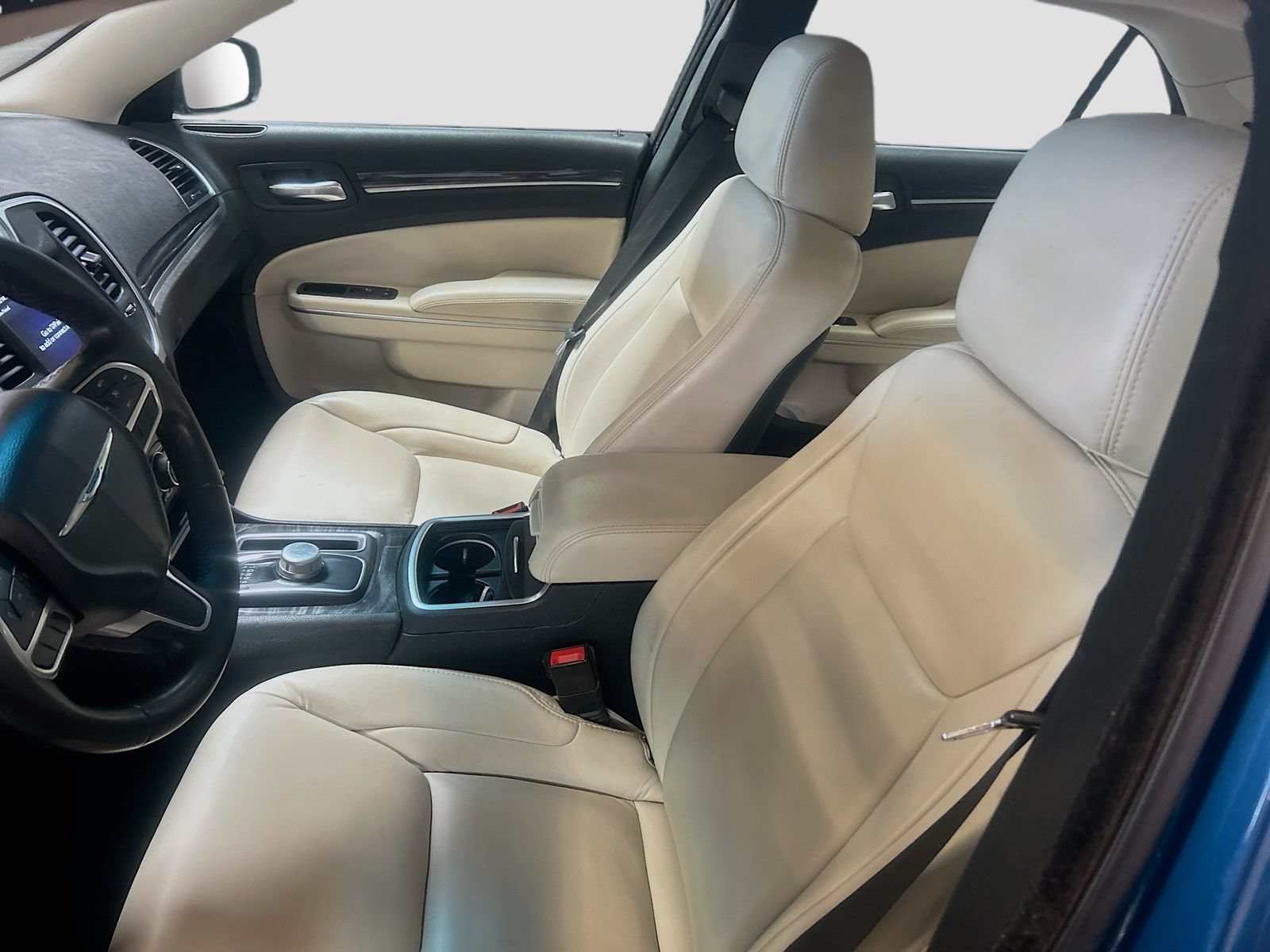 Used 2022 Chrysler 300 Touring L AWD/4WD image 19