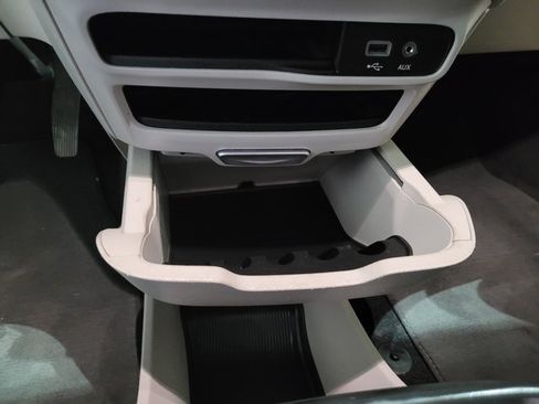 Used 2018 Chrysler Pacifica Touring-L image 35