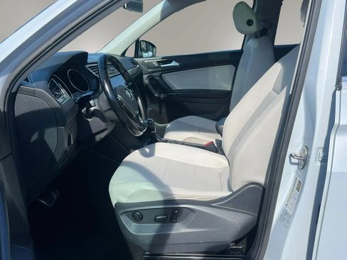 Used 2018 Volkswagen Tiguan SE w/ Panoramic Sunroof Package AWD/4WD image 28
