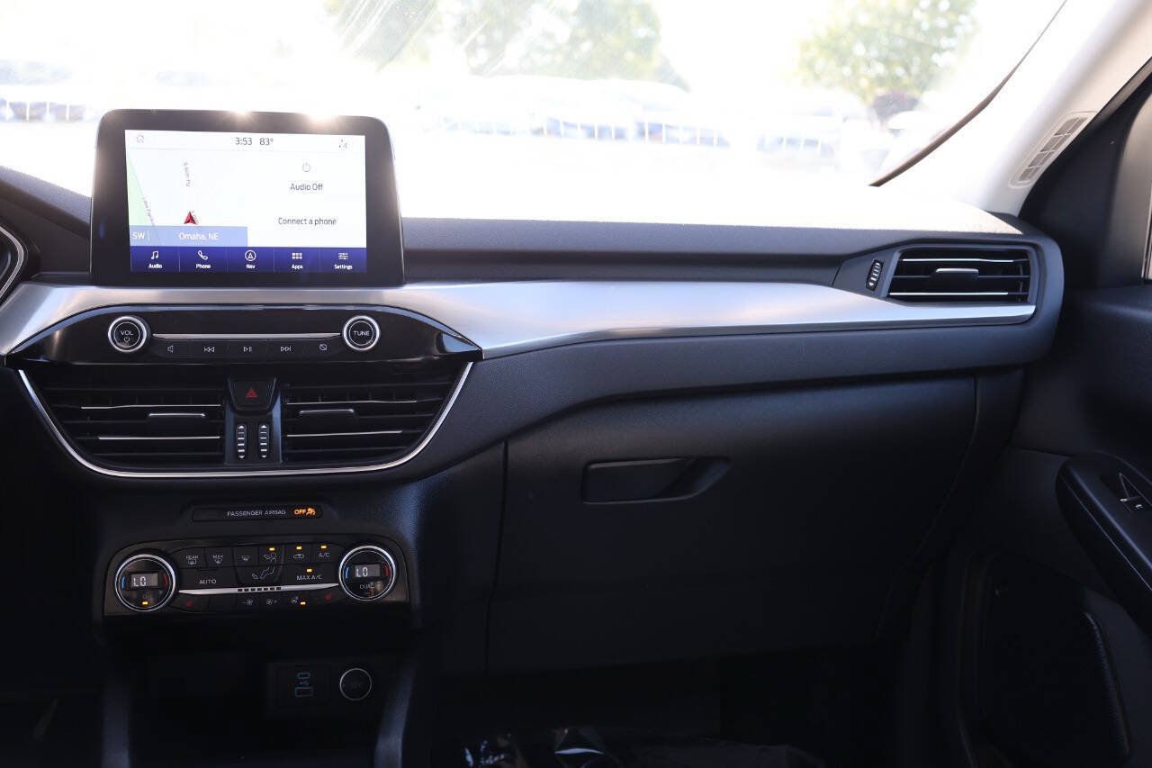 Used 2021 Ford Escape Titanium AWD/4WD image 24