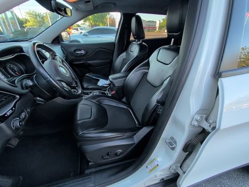 Used 2019 Jeep Cherokee Latitude Plus FWD image 7