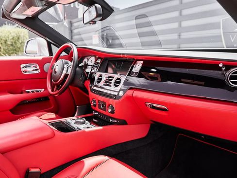 Used 2018 Rolls-Royce Dawn RWD image 38