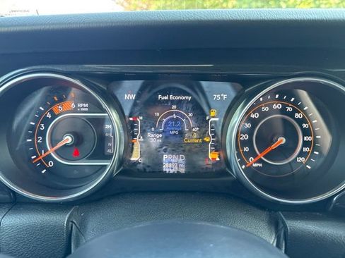 Used 2020 Jeep Wrangler Unlimited Sahara AWD/4WD image 16