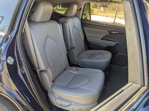Used 2021 Toyota Highlander XLE image 46