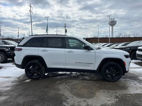 New 2026 Jeep Grand Cherokee Limited w/ Limited Altitude Package AWD/4WD image 2