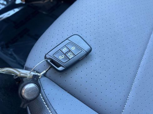 Used 2025 Volkswagen Jetta SE image 22