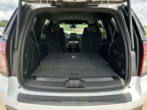 Used 2021 Chevrolet Tahoe Z71 w/ Luxury Package AWD/4WD image 24