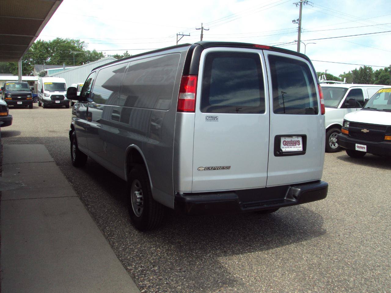 Used 2021 Chevrolet Express 3500 Extended w/ Driver Convenience Package RWD image 5