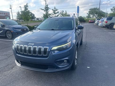 Used 2020 Jeep Cherokee Latitude Plus w/ Cold Weather Group AWD/4WD image 12