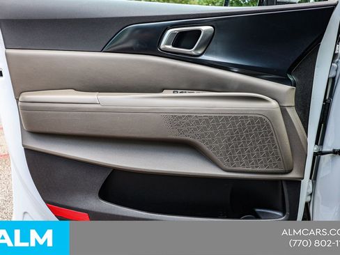 Used 2025 Kia Carnival FWD image 40