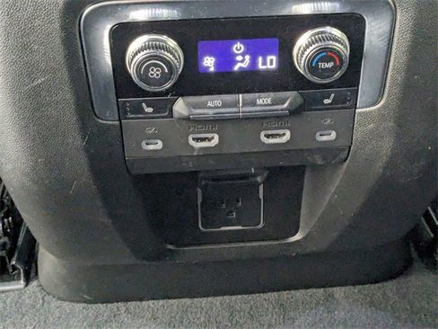 Used 2023 GMC Yukon Denali Ultimate image 28