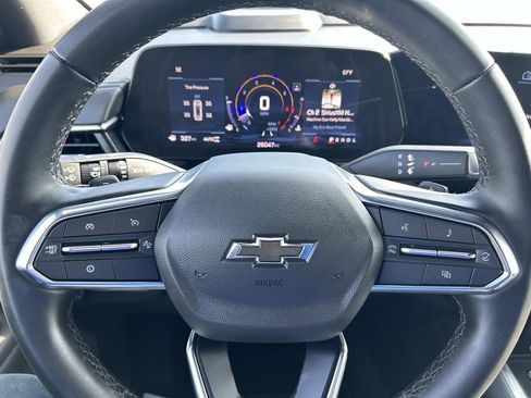 Used 2025 Chevrolet Suburban Z71 image 34