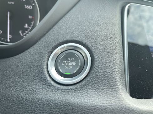 Used 2023 Cadillac XT4 Premium Luxury image 21