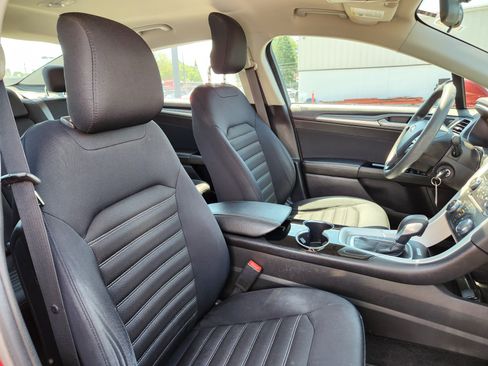 Used 2014 Ford Fusion SE FWD image 16