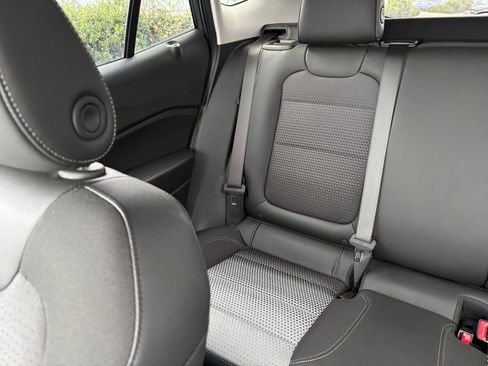 Used 2025 Chevrolet Trax LT image 37