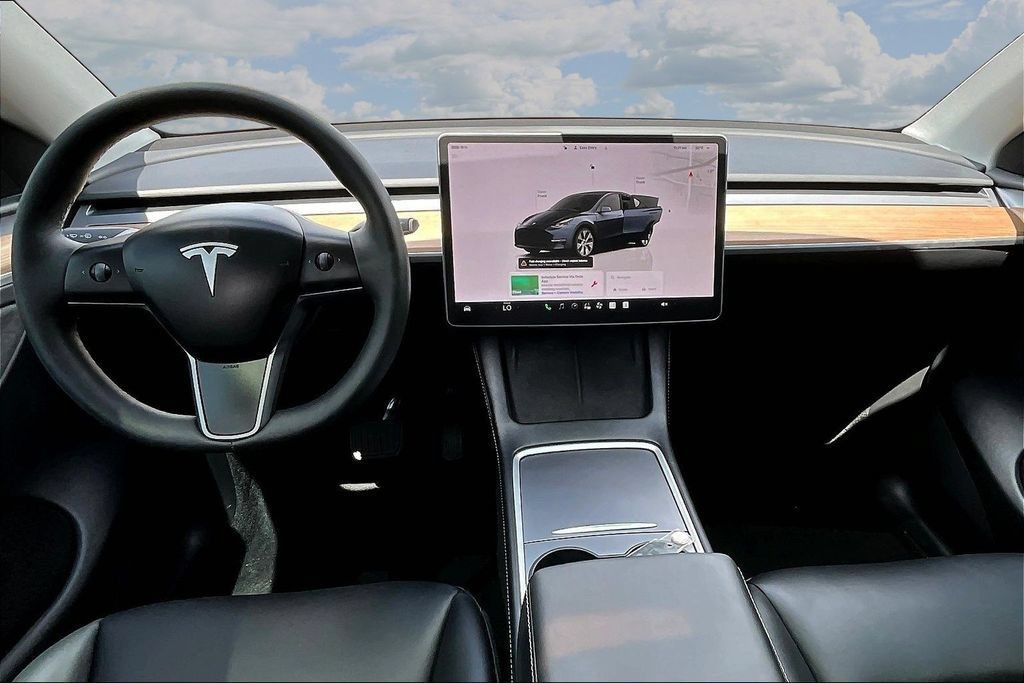 Used 2024 Tesla Model Y Long Range AWD/4WD image 7