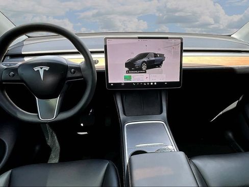 Used 2024 Tesla Model Y Long Range AWD/4WD image 7