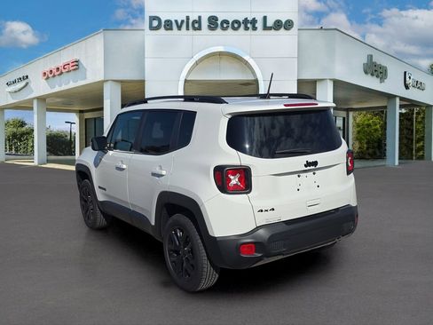 Certified 2022 Jeep Renegade Altitude w/ Convenience Group image 3
