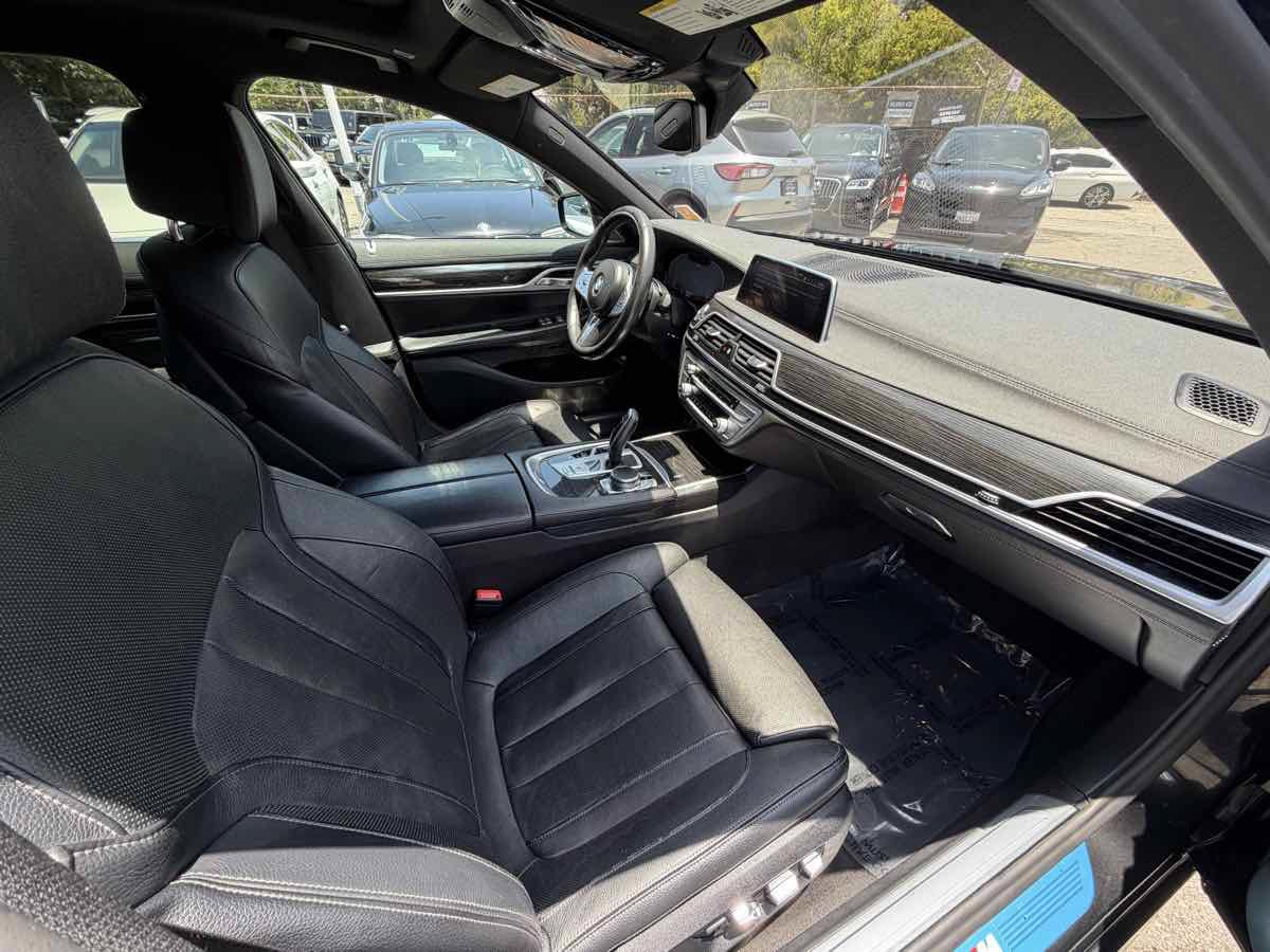 Used 2020 BMW 740i w/ M Sport Package RWD image 15