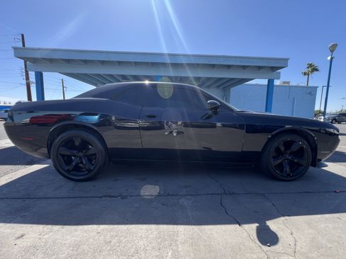 Used 2013 Dodge Challenger R/T image 2