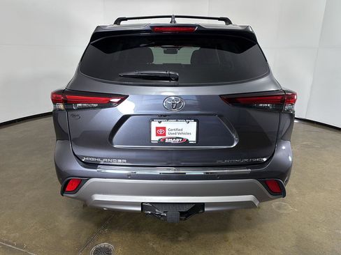 Used 2024 Toyota Highlander Platinum image 10