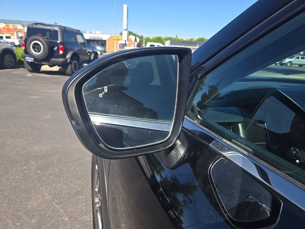 Used 2025 Nissan Pathfinder SL AWD/4WD image 34