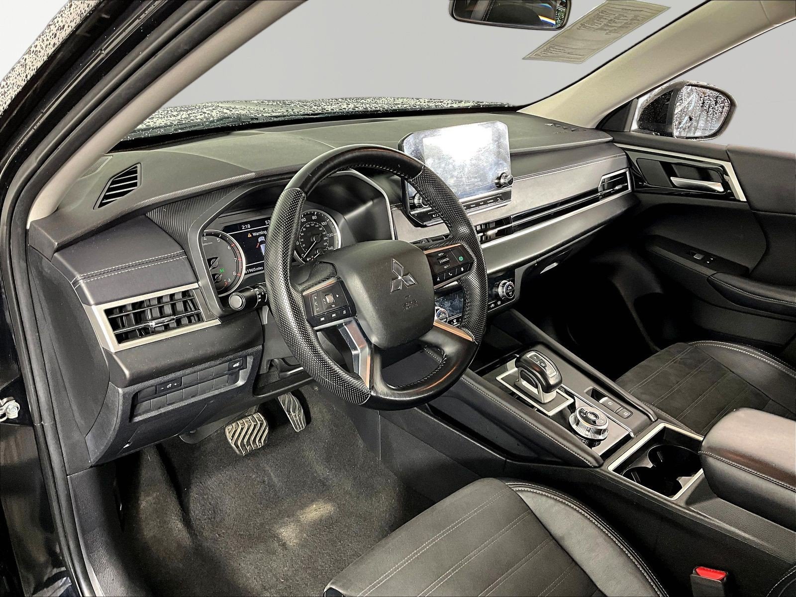 Used 2023 Mitsubishi Outlander SE AWD/4WD image 16