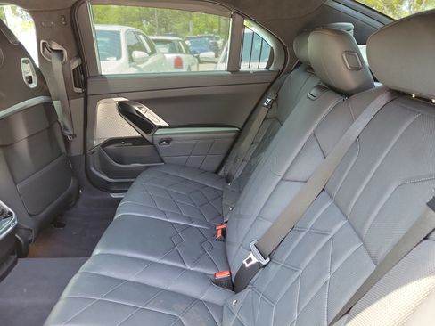 Certified 2023 BMW i7 xDrive60 AWD/4WD image 7