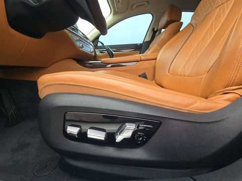 Used 2020 BMW 750i xDrive w/ Luxury Rear Seating Package image 21
