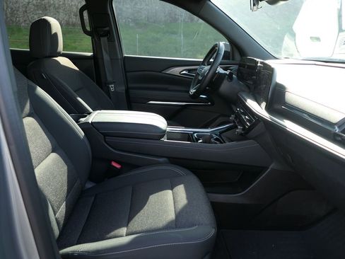 Used 2025 Chevrolet Traverse LT image 27