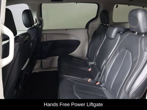 Used 2019 Chrysler Pacifica Touring-L Plus w/ Advanced Safetytec Group FWD image 16