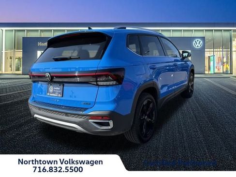 Certified 2025 Volkswagen Taos SEL image 3