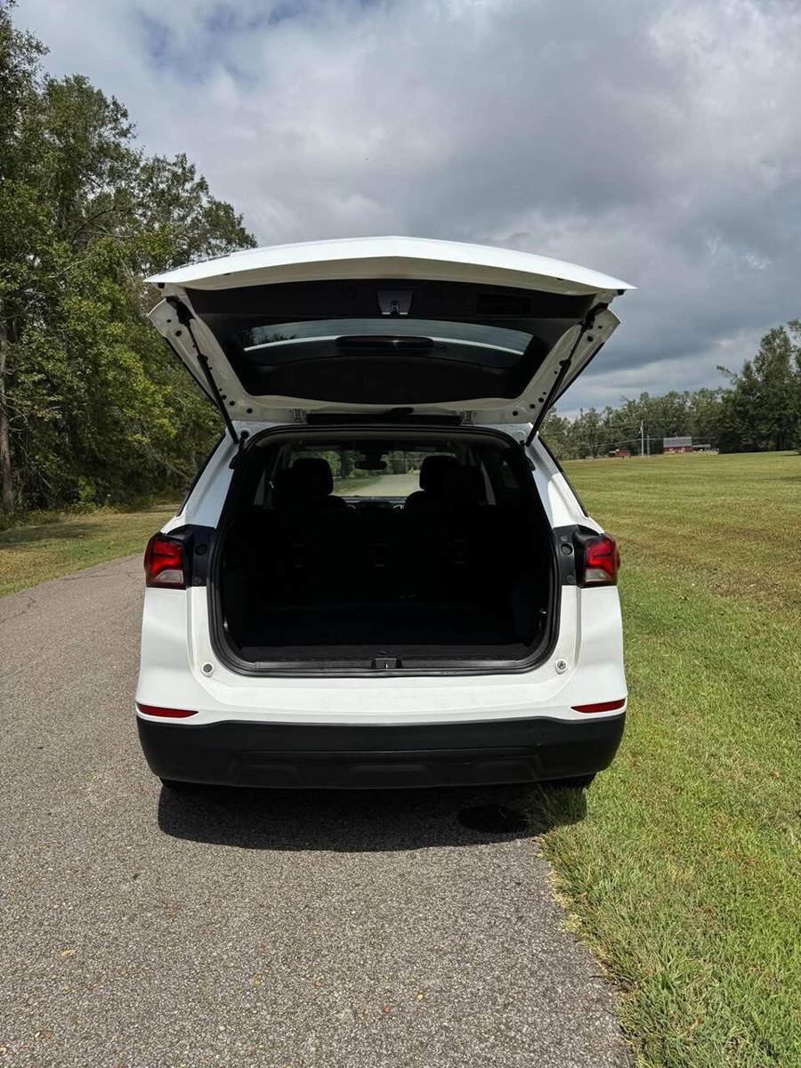 Used 2024 Chevrolet Equinox LS w/ LS Convenience Package FWD image 5