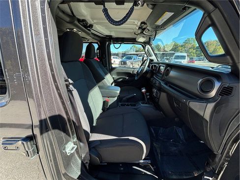 Used 2022 Jeep Wrangler Unlimited Willys image 36