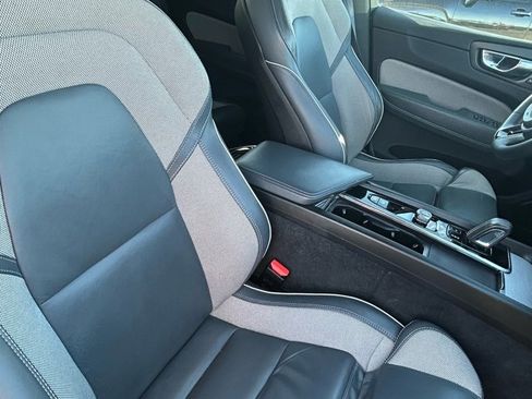 Used 2022 Volvo XC60 B5 R-Design image 15