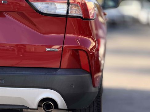 Used 2020 Ford Escape Titanium FWD image 9