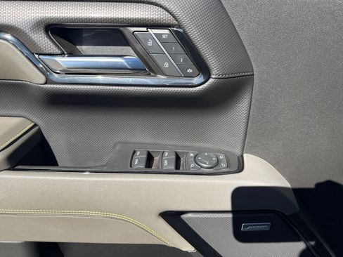 Used 2024 Chevrolet Silverado 1500 ZR2 image 11