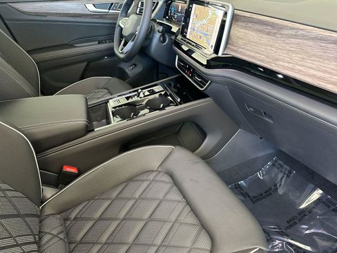 New 2026 Volkswagen Atlas SEL Premium R-Line AWD/4WD image 16