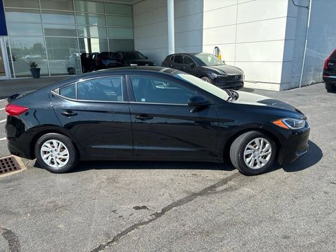 Used 2018 Hyundai Elantra SE w/ Cargo Package FWD image 2